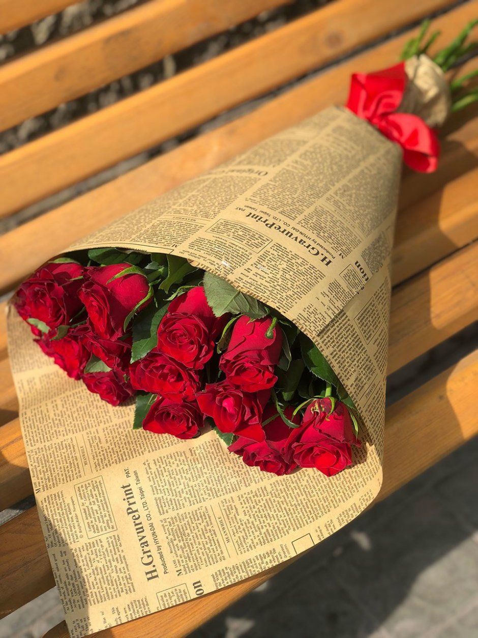 Букет роз в крафтовой бумаге
