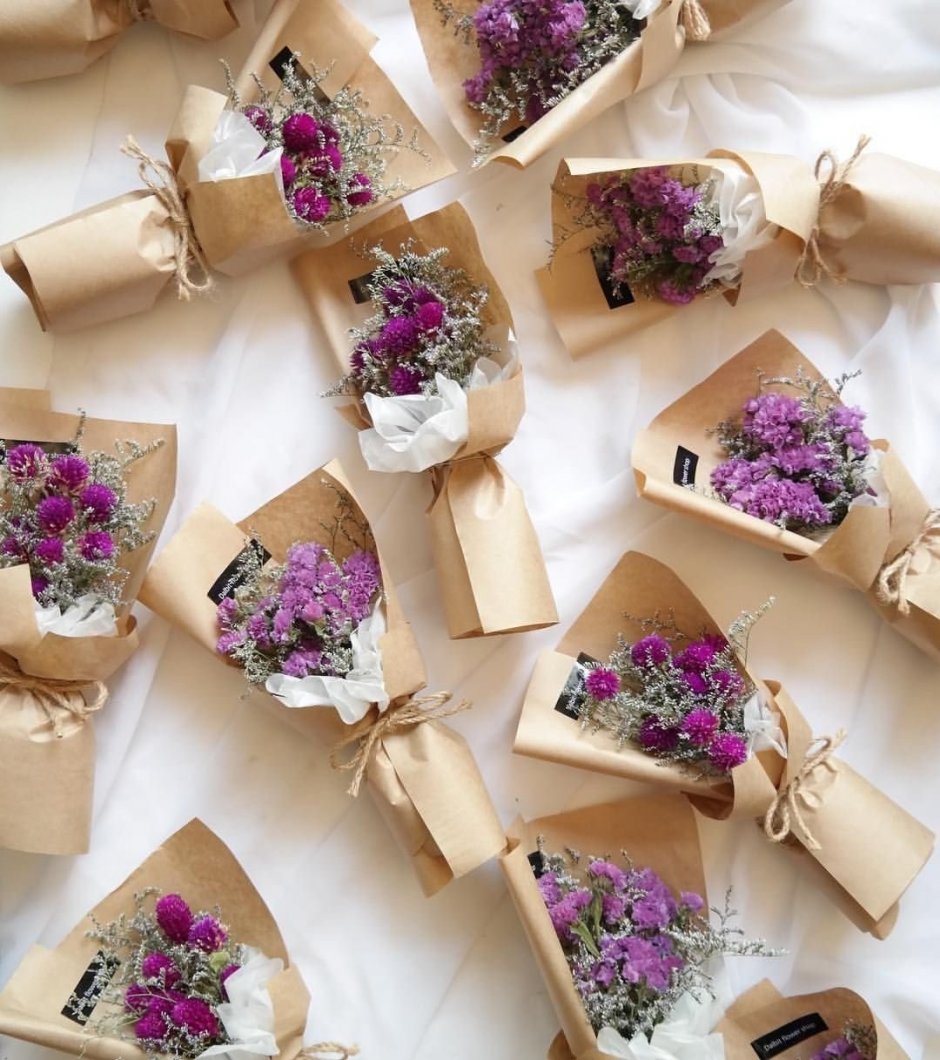 Упаковка в крафт бумагу цветы