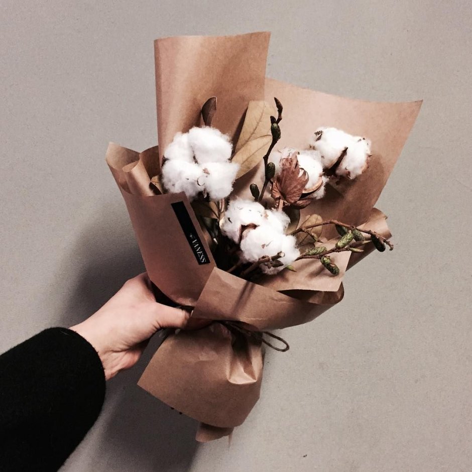 Букет цветов в крафтовой бумаге