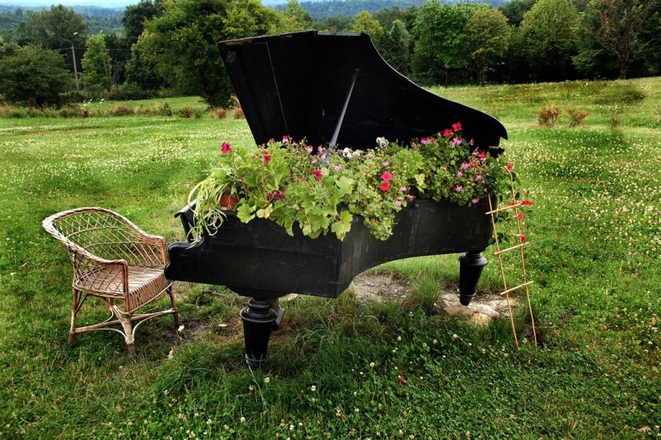 Пианино в саду