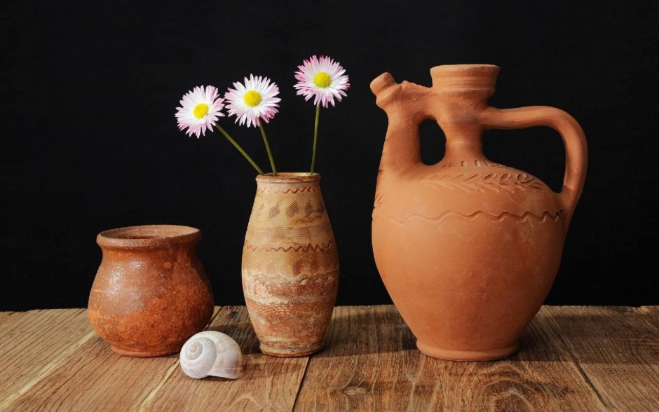 Глиняные вазы и кувшины