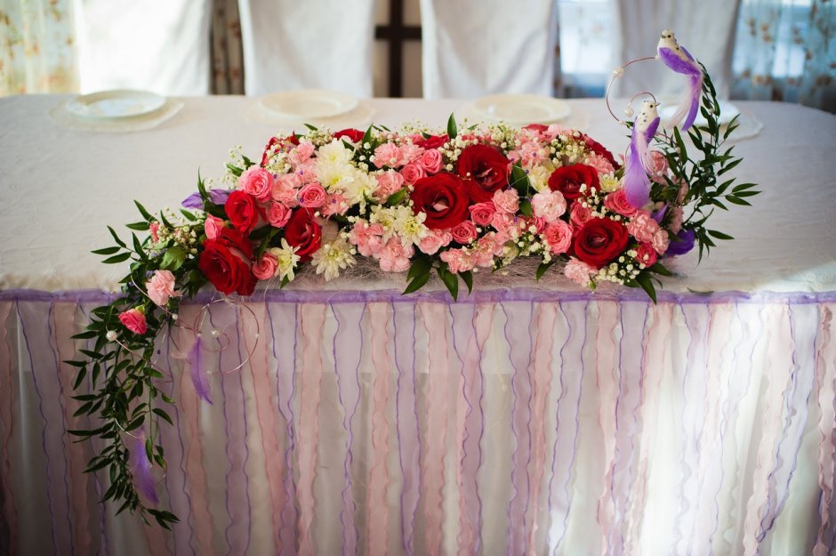 Украшение свадебного стола цветами