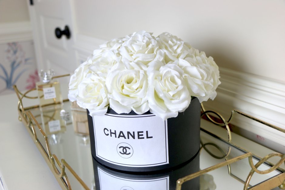Цветы в коробке Шанель