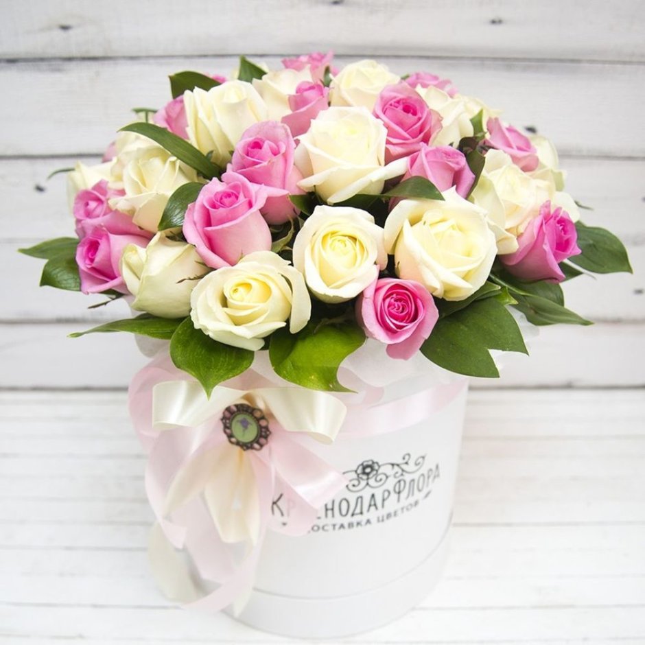 Нежно розовые розы красивый букет в коробке