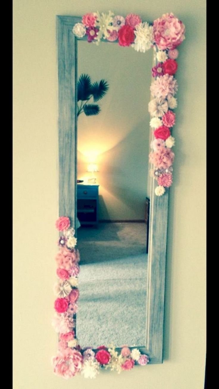 Зеркало украшенное цветами
