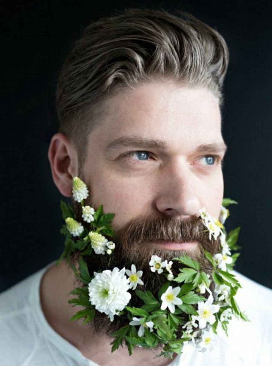 Мужская борода с цветами