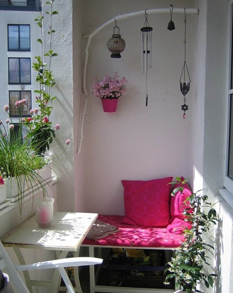 Декор маленького балкона