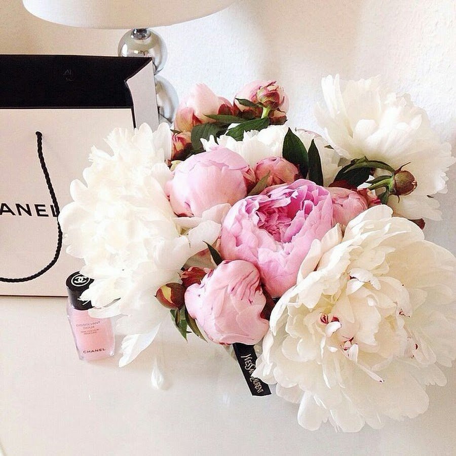 Букет цветов в стиле Шанель
