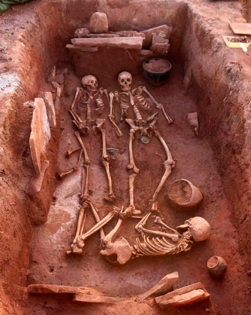 Раскопки Кургана погребения воинов