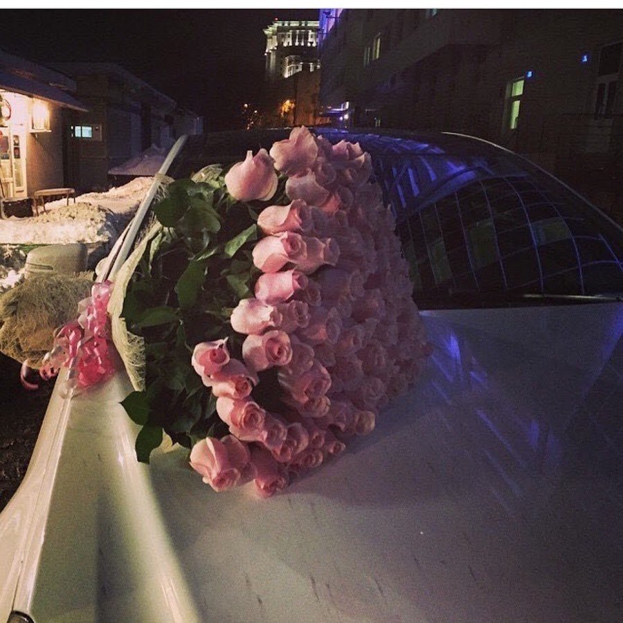 Букет цветов в машине реальные ночью