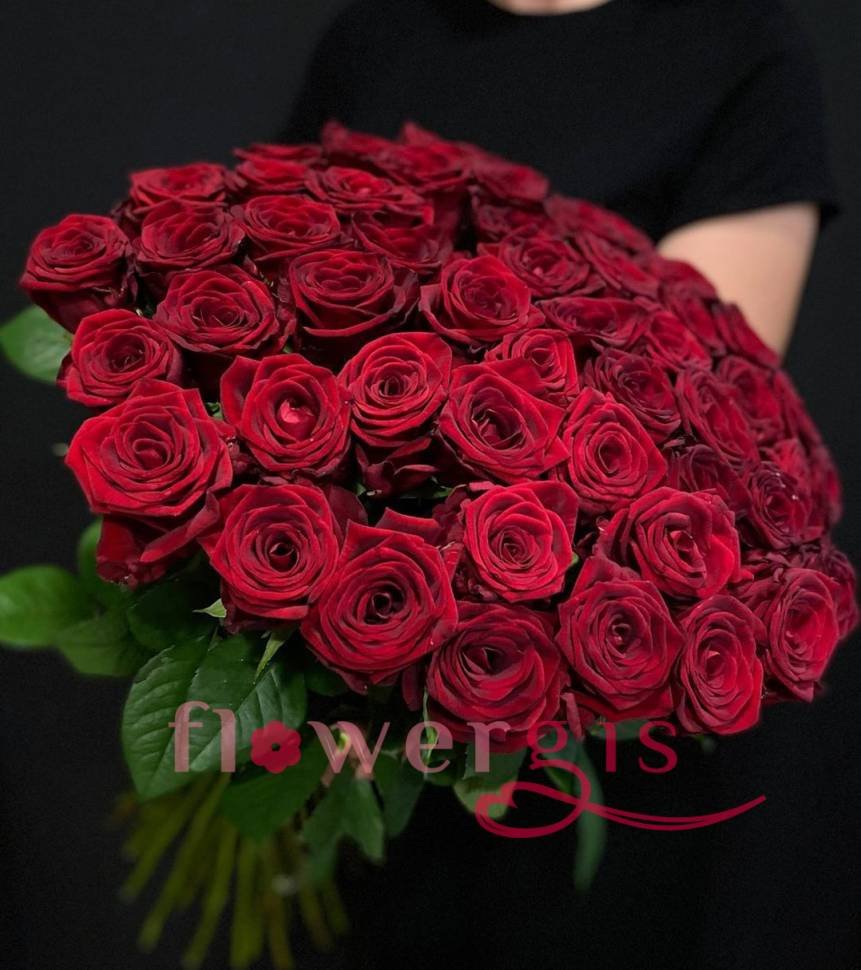 Бордовые розы большой букет