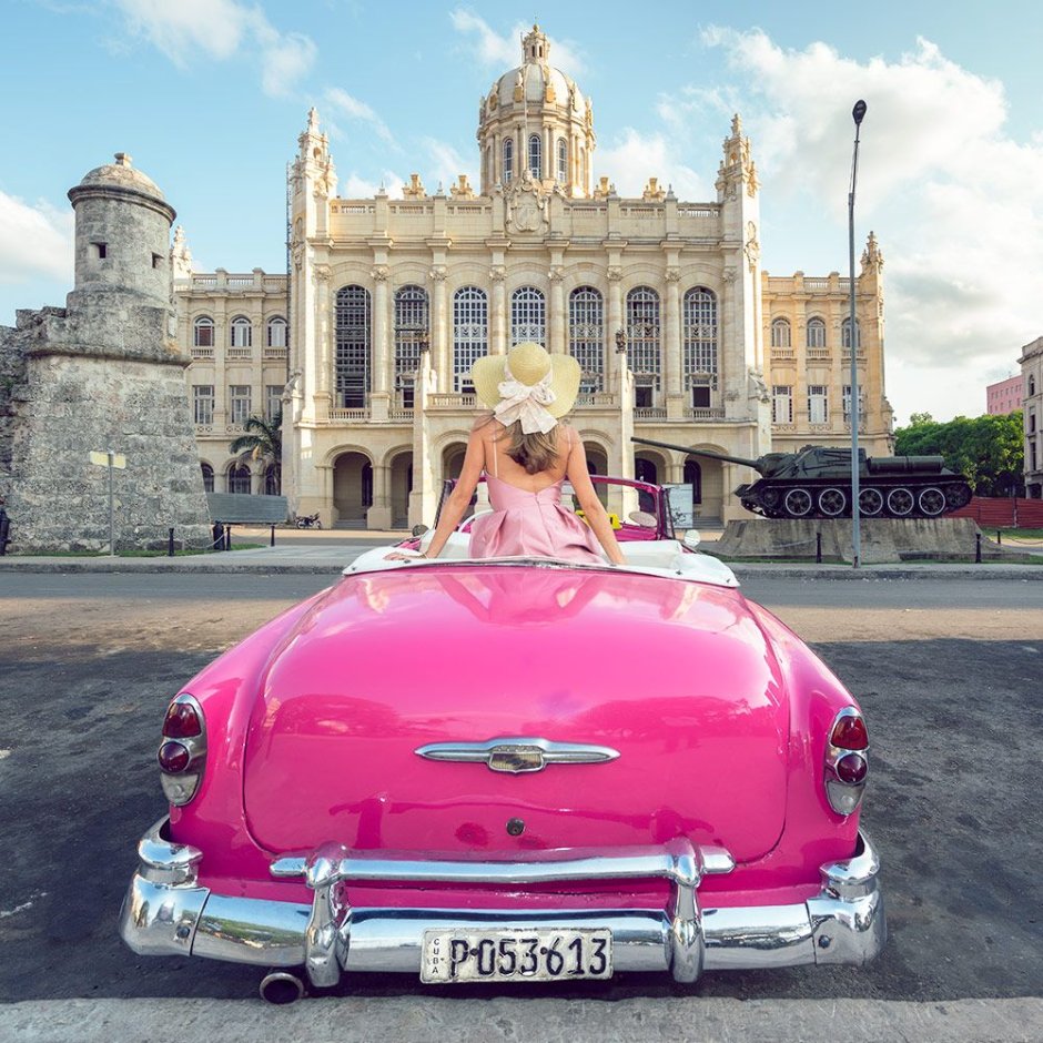 Фотосессия с розовым кабриолетом