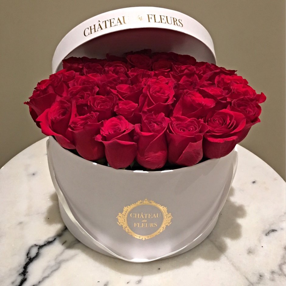 Подарочные розы в круглой коробке