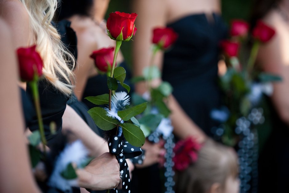 Букеты подружкам невесты красные розы