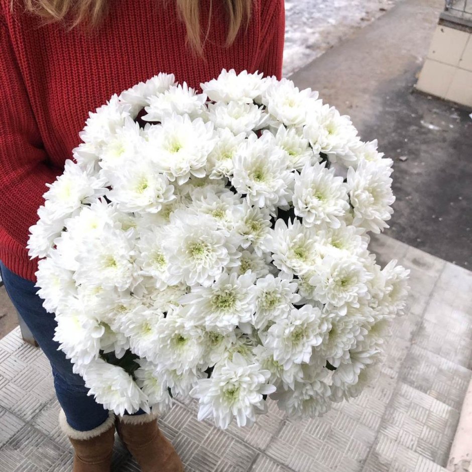 9 Белых кустовых хризантем