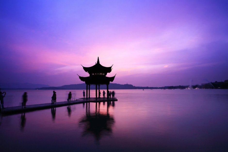 Китайские пейзажи в фиолетовых тонах
