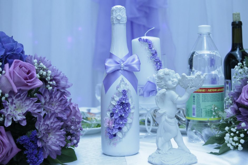 Свадебные бутылки цветы искусственные лиловые