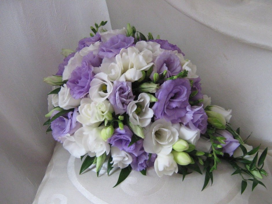 Эустома букет невесты фиолетовый