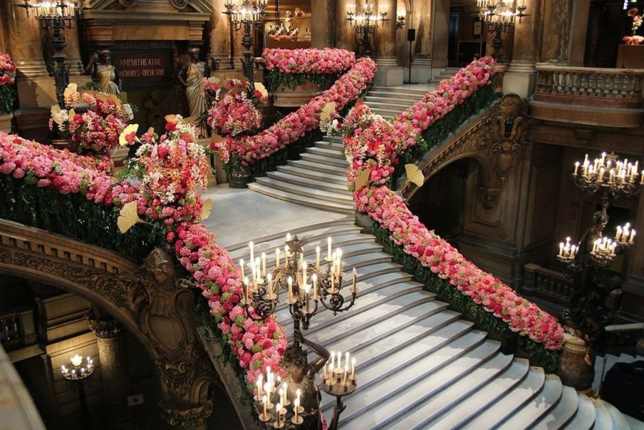 Опера в Париже Гарнье цветы