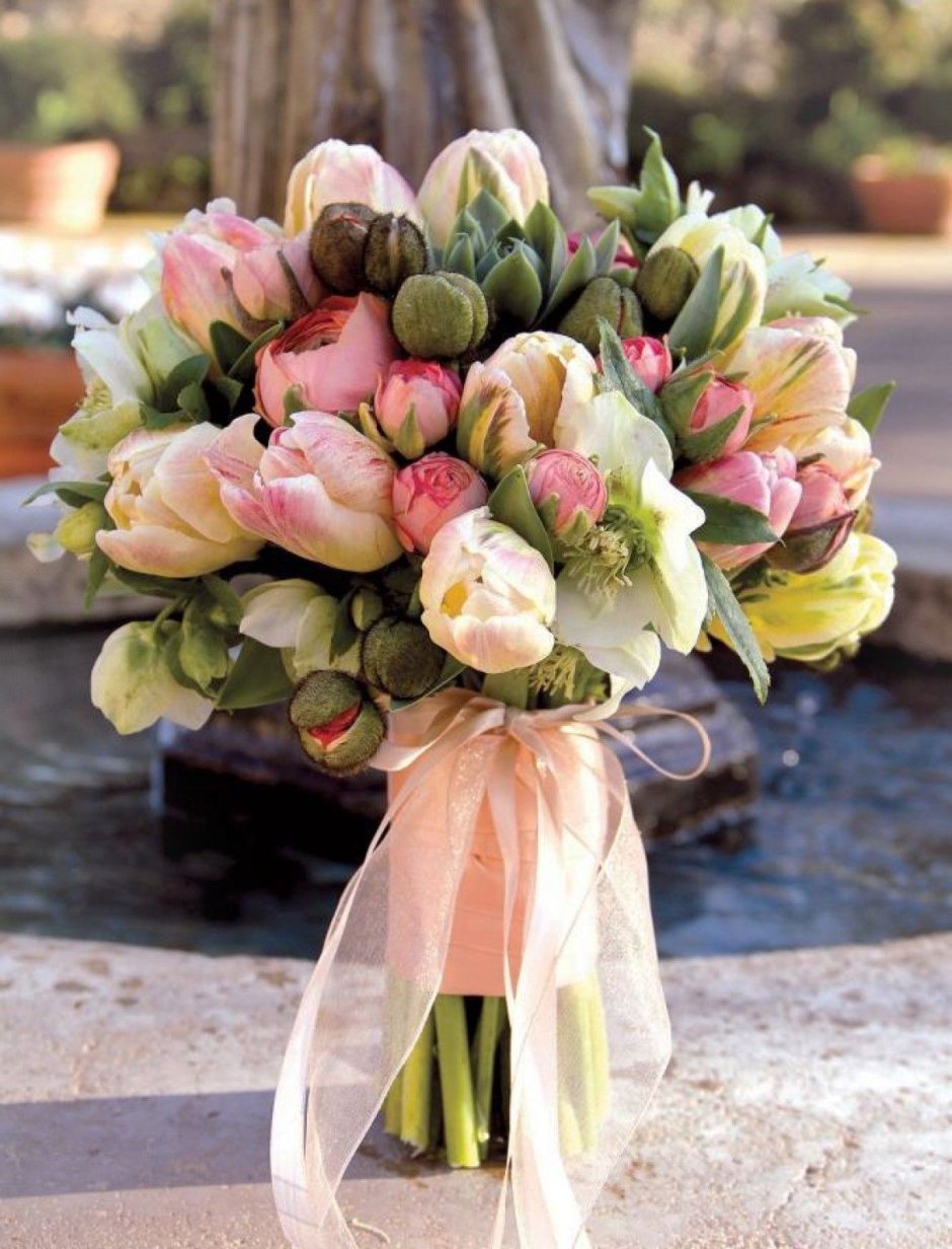 Свадебный букет тюльпаны