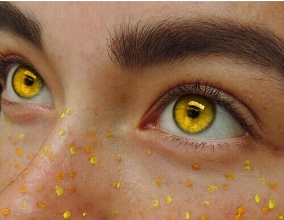 Желтые глаза Эстетика