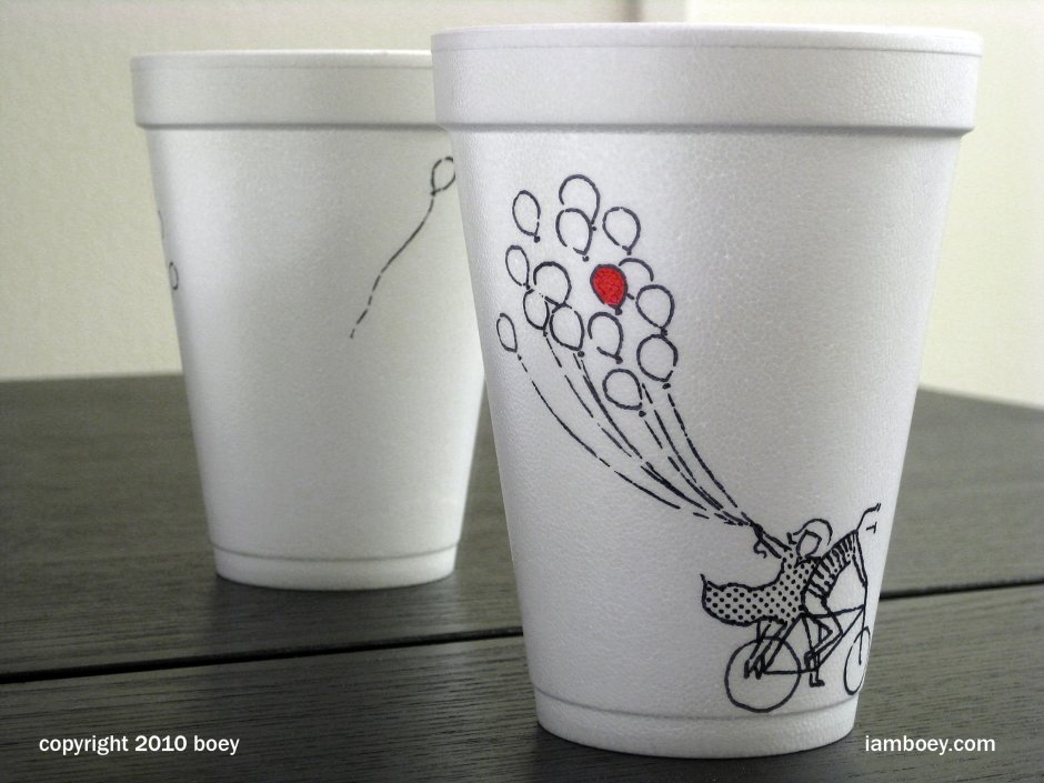 Разрисованный стакан кофе