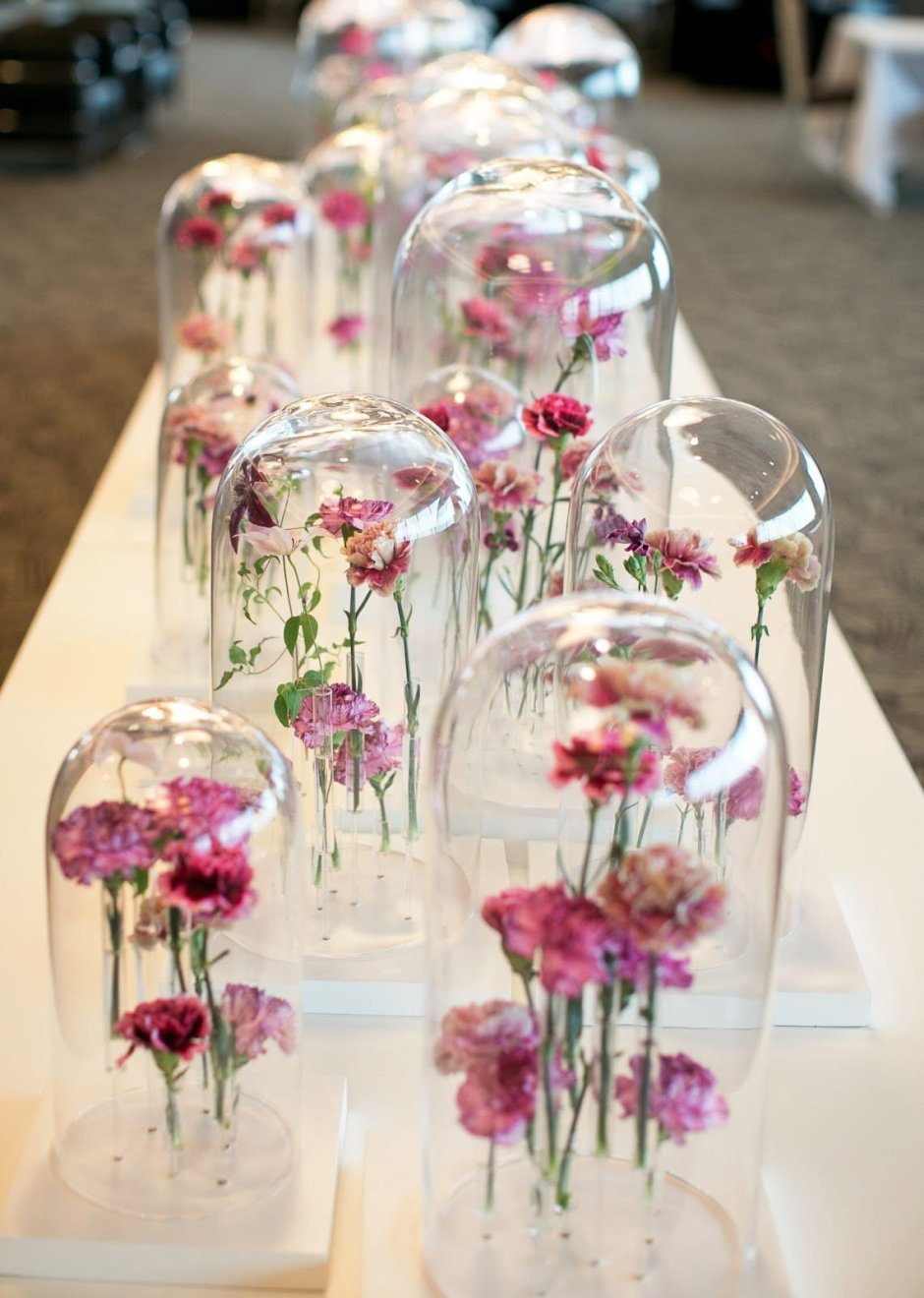 Украшение столов на свадьбу цветами