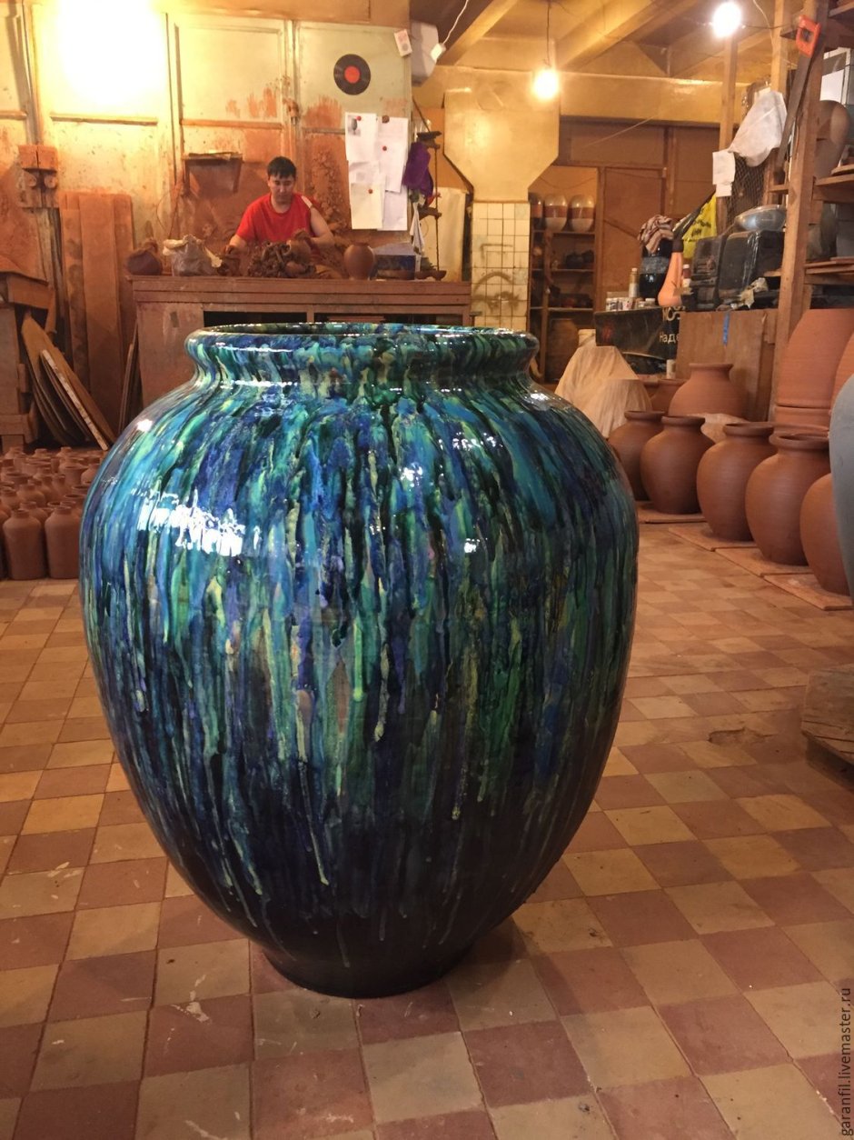 Огромная напольная ваза