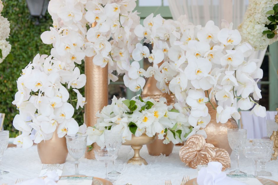 Вазы из орхидей на свадьбу