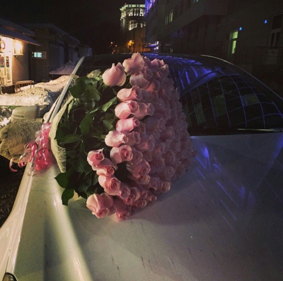 Букет цветов в машине реальные ночью