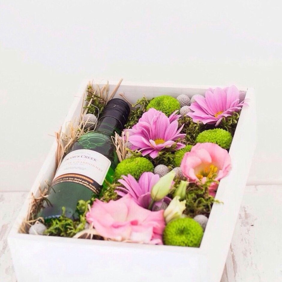 Коробка с живыми цветами