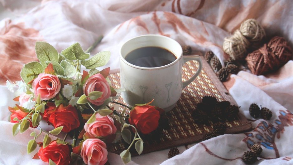 Чай и цветы в постель
