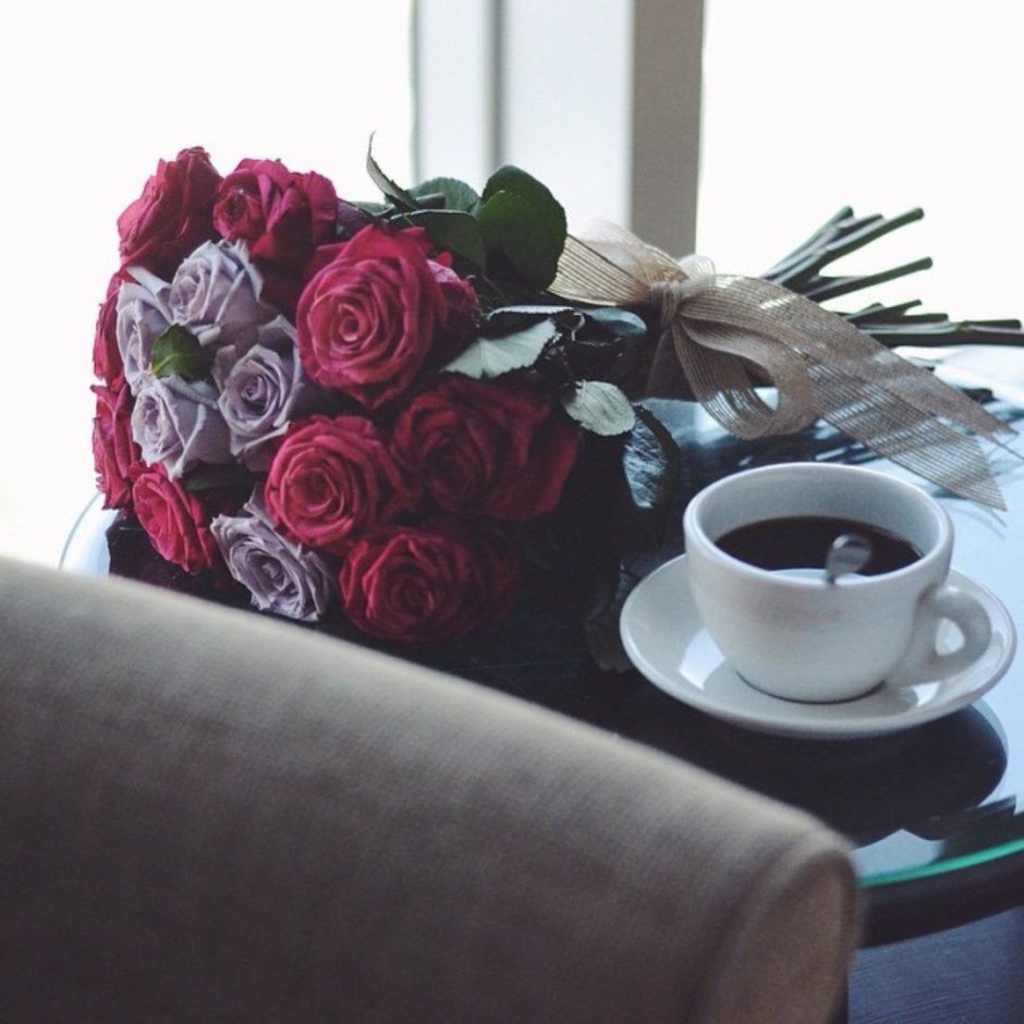 Цветы и кофе в постель