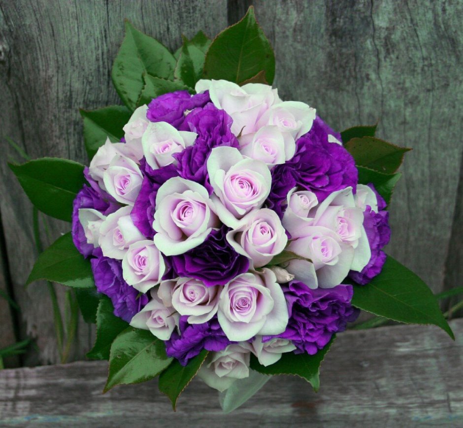 Роза Пурпл фиолетовый в букете
