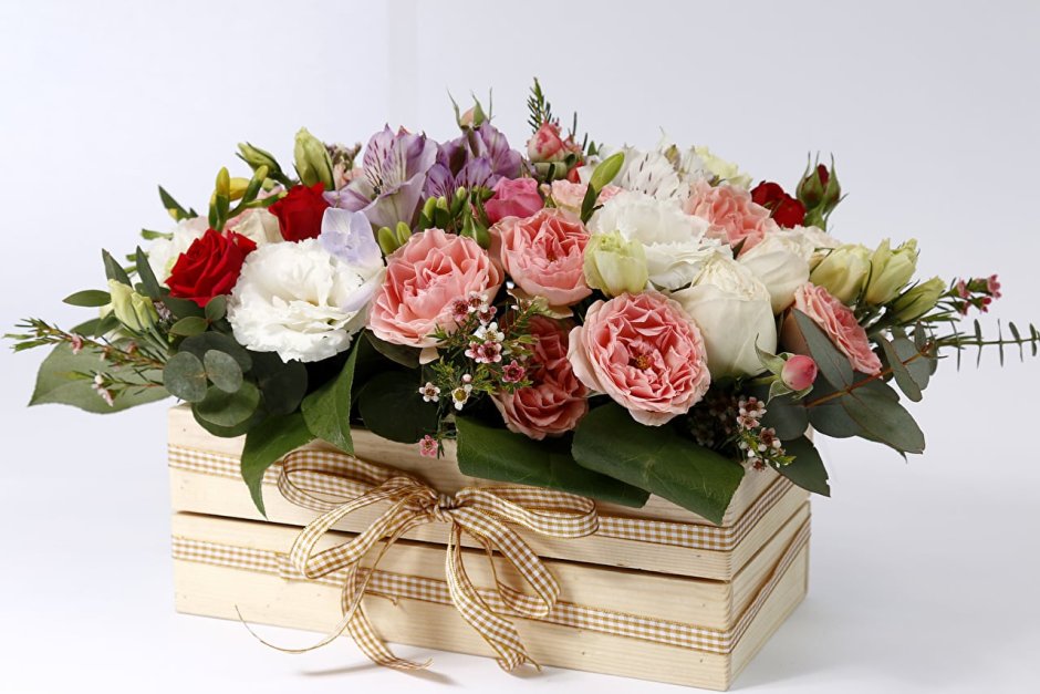 Шикарный букет цветов в коробке