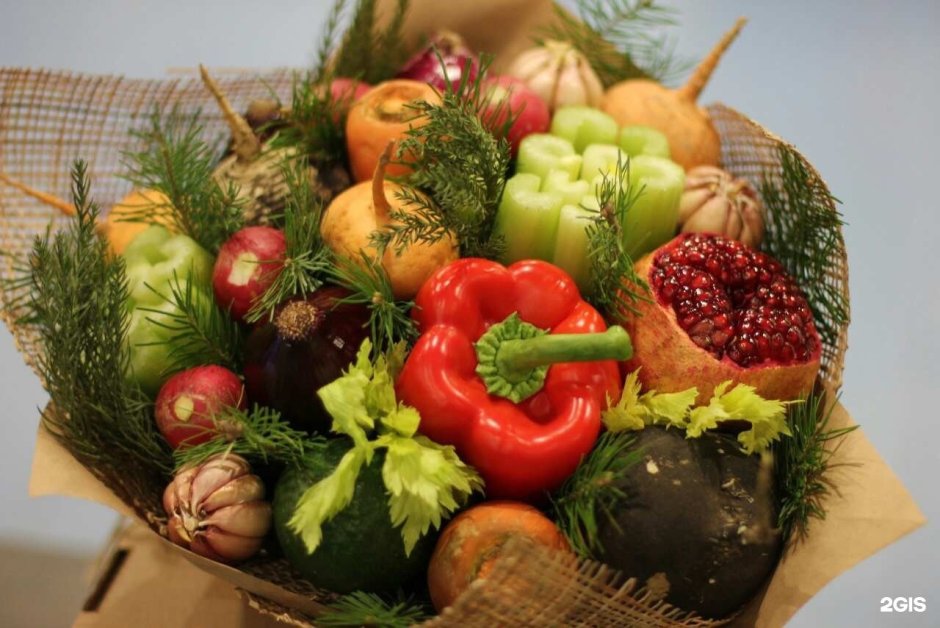 Букеты из фруктов овощей и продуктов
