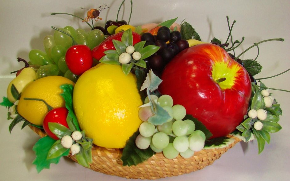 Композиции из искусственных овощей и фруктов