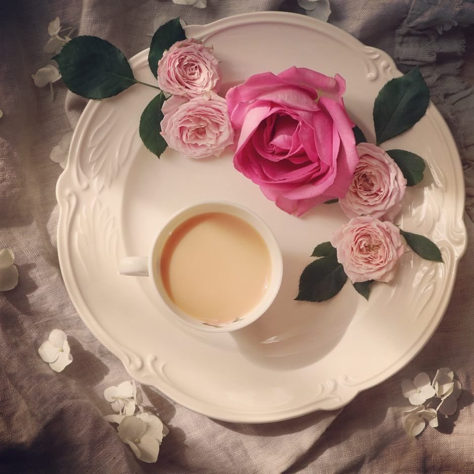 Нежные розы и кофе доброе утро