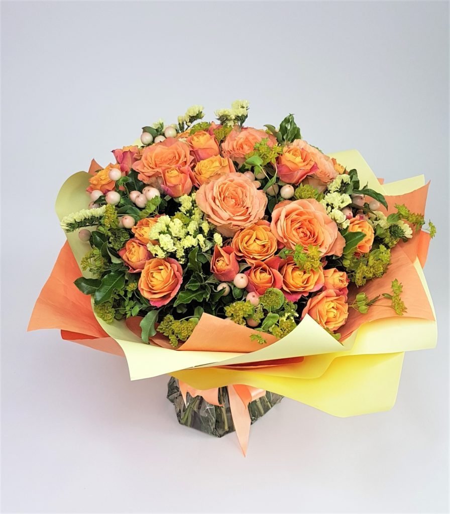 Красивый букет оранжевых роз