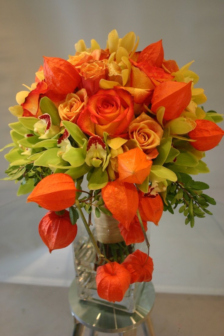Оранжевые цветы букет