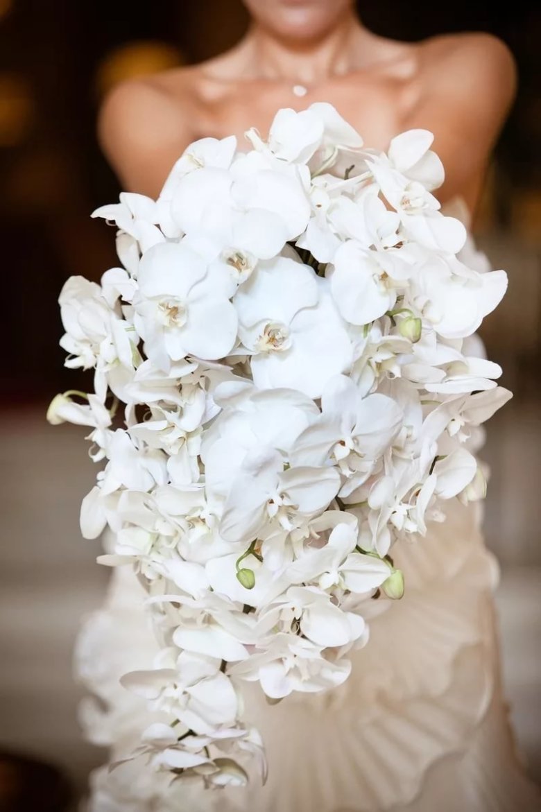 Букет невесты белый фаленопсис