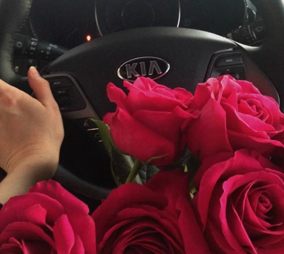 Букет цветов в машине Киа