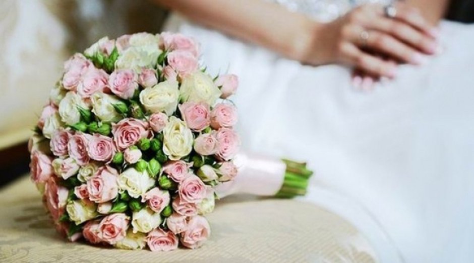 Букет невесты из одной кустовой розы