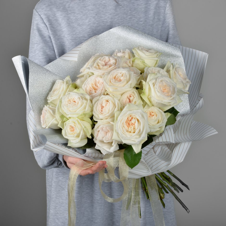 White Ohara роза букет