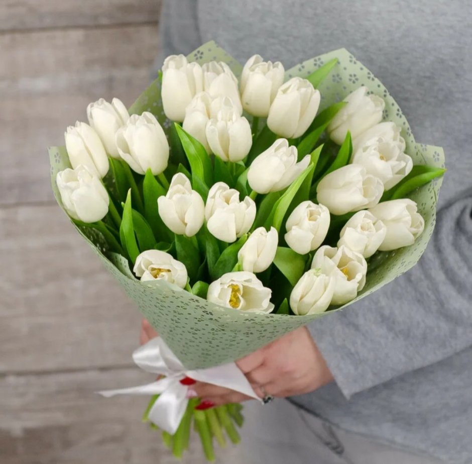 45 Белых тюльпанов