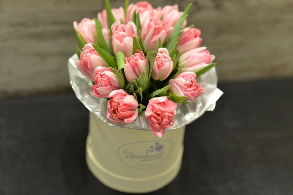 Пионовидные тюльпаны белые