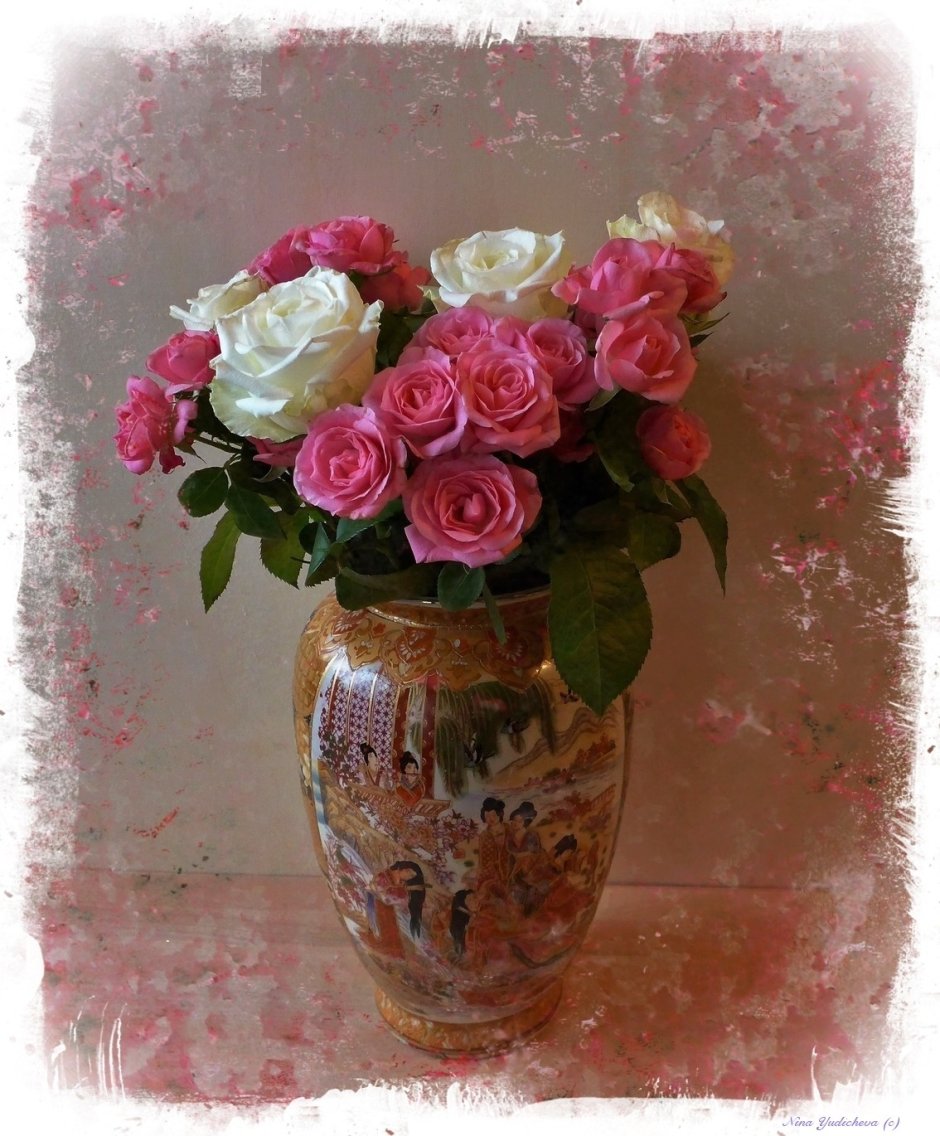 Шикарные розы в хрустальной вазе