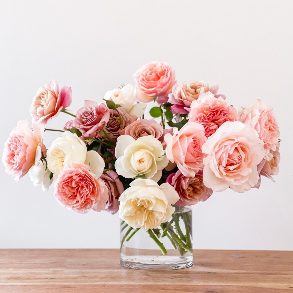 Картина для кухни в бело розовых тонах цветы