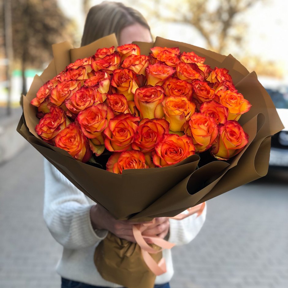 Огромный букет оранжевых роз