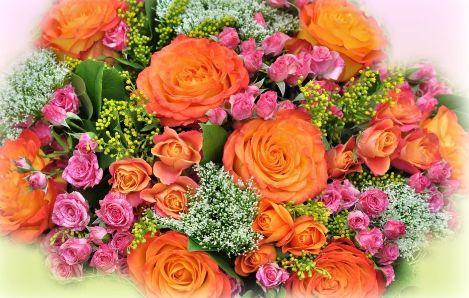 Букет розовых и оранжевых цветов
